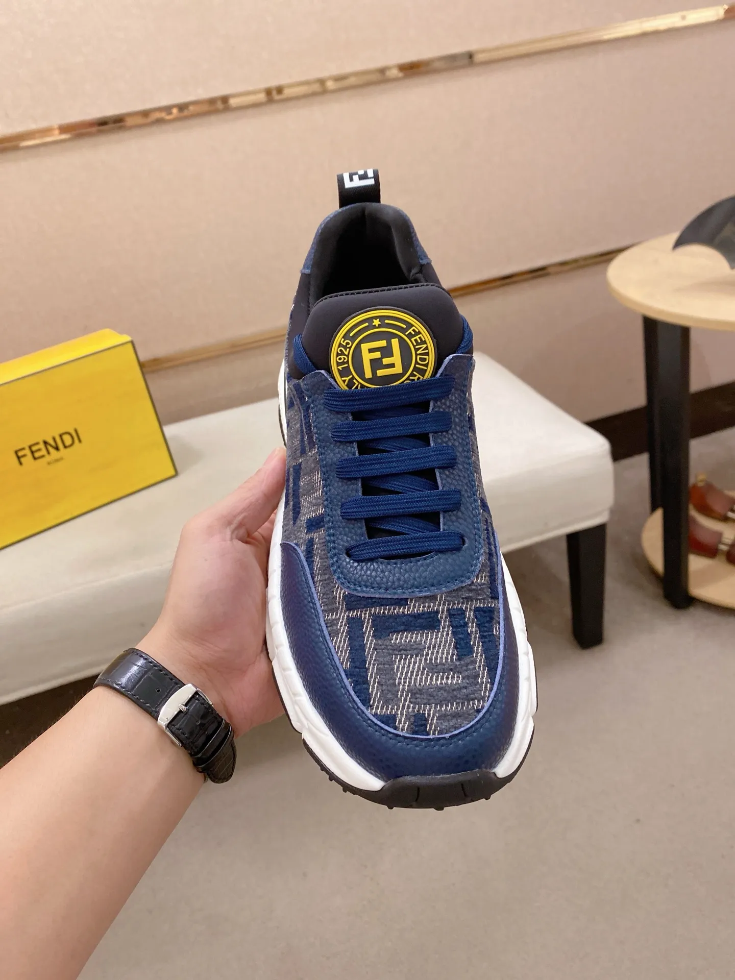 Men's men's shoes 442💰 (fendi) new style 👊🏻 upper 🇮🇹 imported cowhide fabric 🇩🇪 lining imported sheepskin lining. The original outsole is molded to highlight the identity of every man, and the upper foot is elegant and stable🚶🏻🚶🏻The high-end custom counters reproduce the original version📯No matter the wind or rain, the shoe last remains unchanged and can withstand the verification of time🔍️,🔵 Size: 38-44